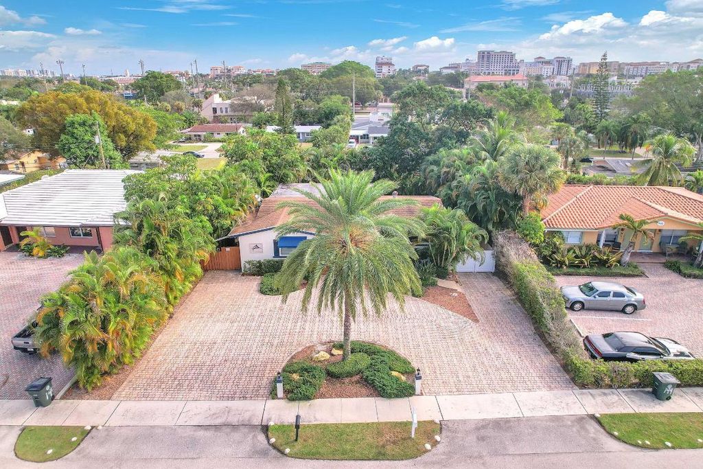 Image 3 of property listing at 144 NW 4th Avenue, Boca Raton, FL 33432