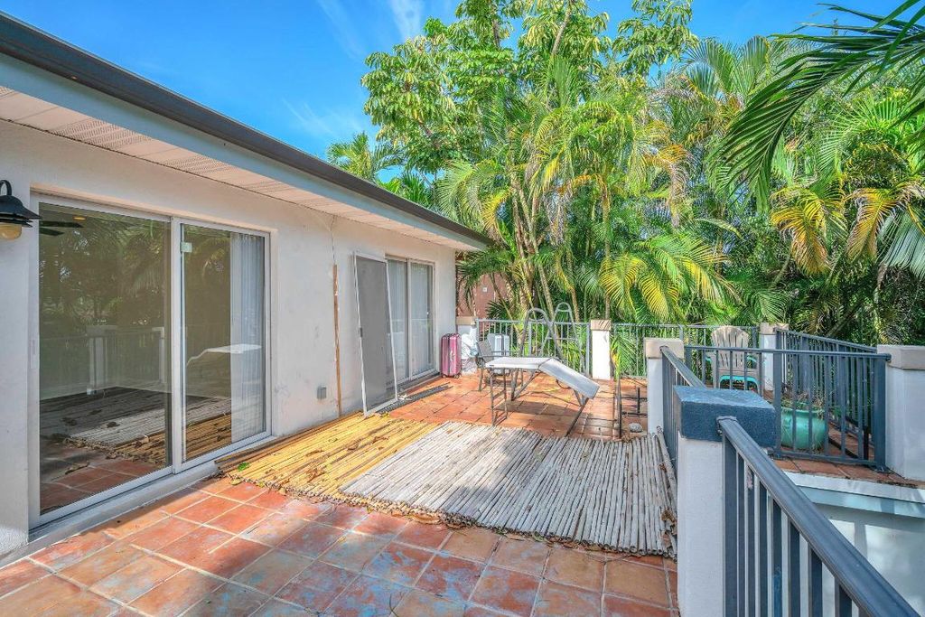 Image 32 of property listing at 144 NW 4th Avenue, Boca Raton, FL 33432