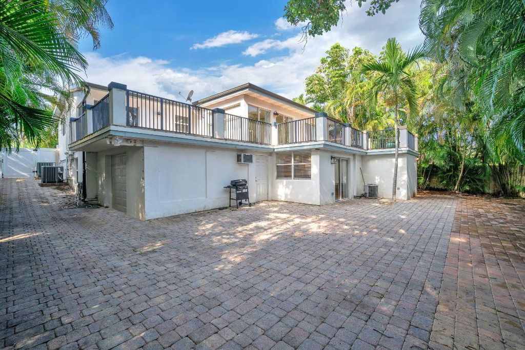 Image 33 of property listing at 144 NW 4th Avenue, Boca Raton, FL 33432