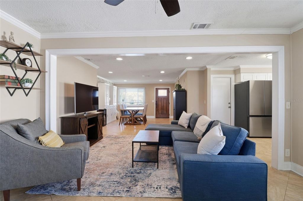 Image 11 of property listing at 2213 GLADYS STREET, Largo, FL 33774