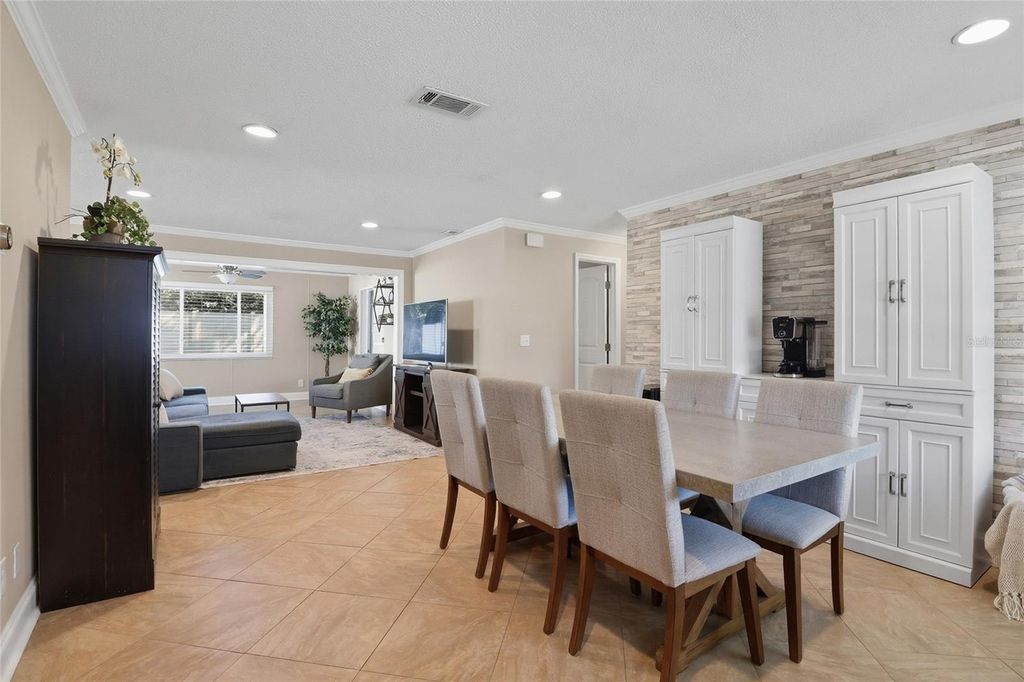 Image 7 of property listing at 2213 GLADYS STREET, Largo, FL 33774