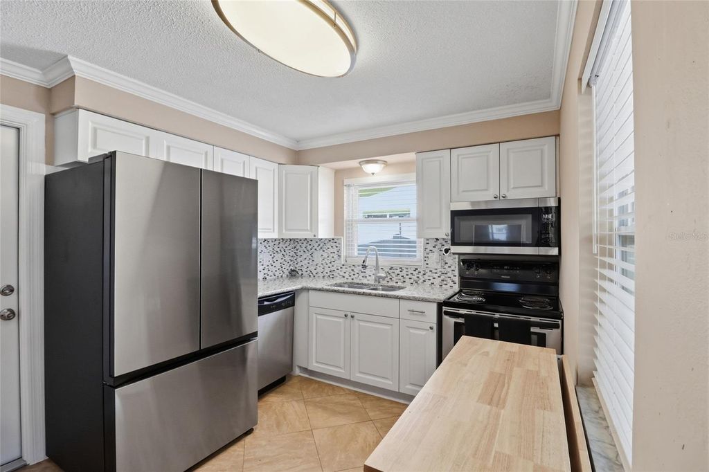 Image 8 of property listing at 2213 GLADYS STREET, Largo, FL 33774