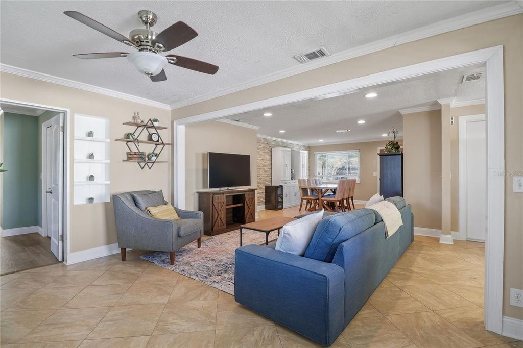 Image 10 of property listing at 2213 GLADYS STREET, Largo, FL 33774