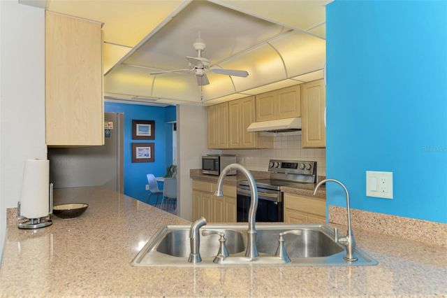 602 PORTIA STREET N, Nokomis, FL 34275