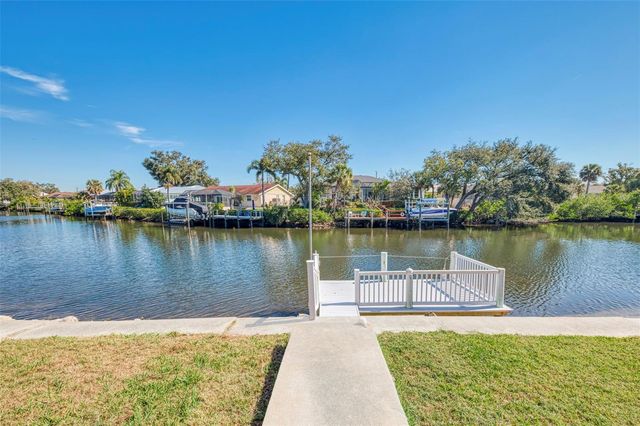 602 PORTIA STREET N, Nokomis, FL 34275