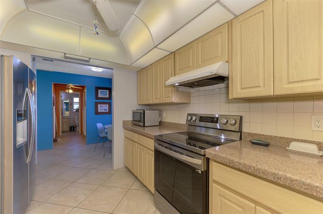 602 PORTIA STREET N, Nokomis, FL 34275