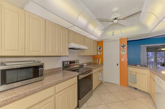 602 PORTIA STREET N, Nokomis, FL 34275