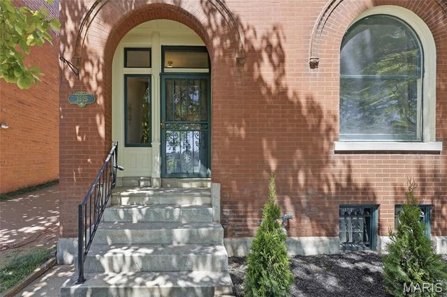 3525 Hartford Street, St Louis, MO 63118