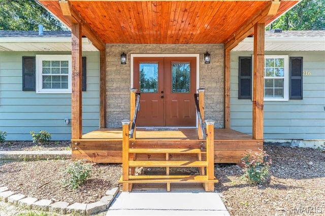 216 Hillsdale Drive, Ballwin, MO 63011