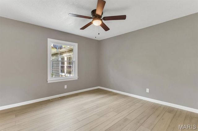 216 Hillsdale Drive, Ballwin, MO 63011