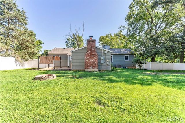 216 Hillsdale Drive, Ballwin, MO 63011