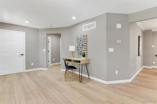 216 Hillsdale Drive, Ballwin, MO 63011