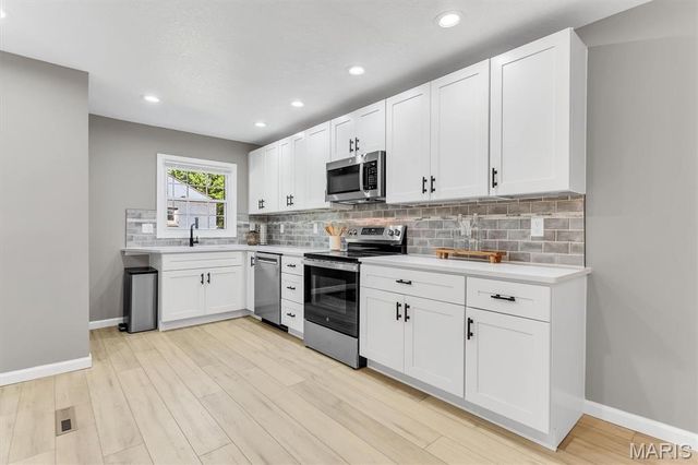 216 Hillsdale Drive, Ballwin, MO 63011