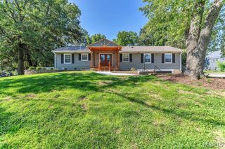 216 Hillsdale Drive, Ballwin, MO 63011