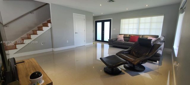 8826 NW 189th Ter, Hialeah, FL 33018