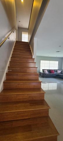 8826 NW 189th Ter, Hialeah, FL 33018