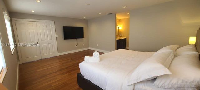 8826 NW 189th Ter, Hialeah, FL 33018