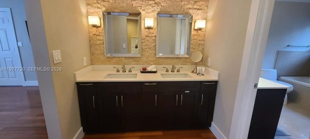 8826 NW 189th Ter, Hialeah, FL 33018