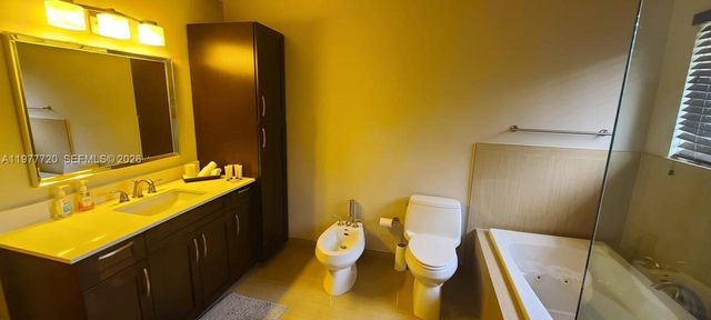 8826 NW 189th Ter, Hialeah, FL 33018