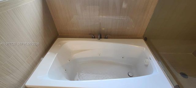 8826 NW 189th Ter, Hialeah, FL 33018