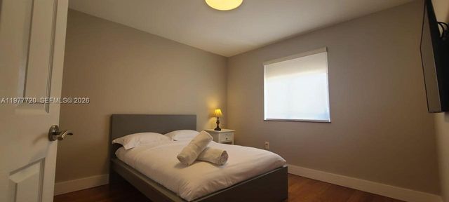 8826 NW 189th Ter, Hialeah, FL 33018