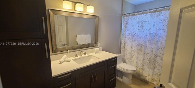 8826 NW 189th Ter, Hialeah, FL 33018