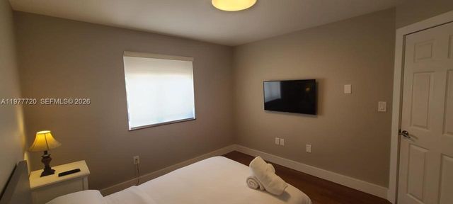 8826 NW 189th Ter, Hialeah, FL 33018