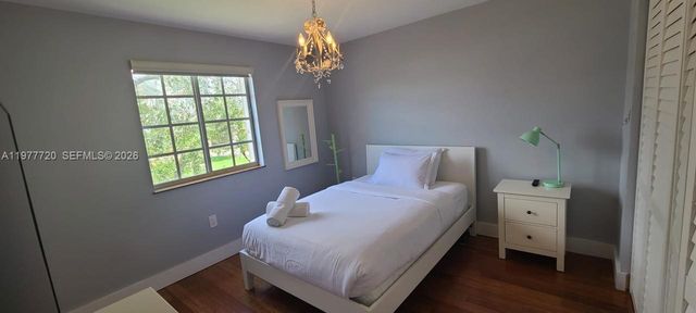 8826 NW 189th Ter, Hialeah, FL 33018