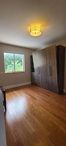 8826 NW 189th Ter, Hialeah, FL 33018