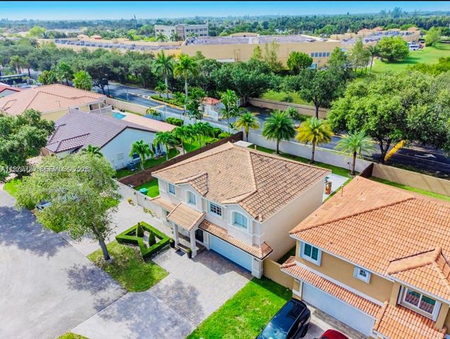 8826 NW 189th Ter, Hialeah, FL 33018
