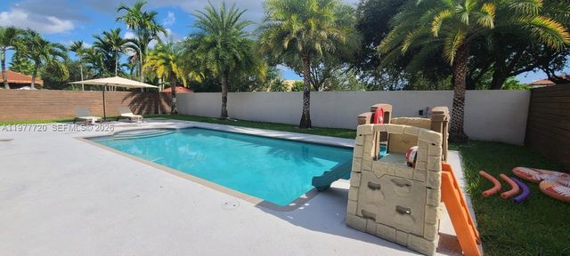 8826 NW 189th Ter, Hialeah, FL 33018