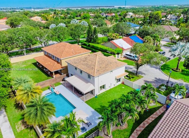 8826 NW 189th Ter, Hialeah, FL 33018