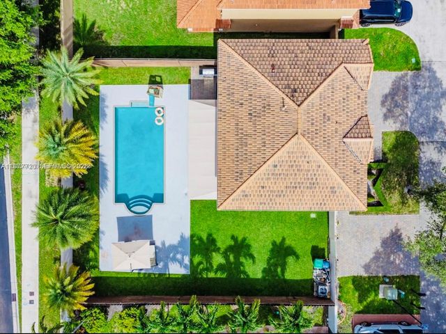 8826 NW 189th Ter, Hialeah, FL 33018