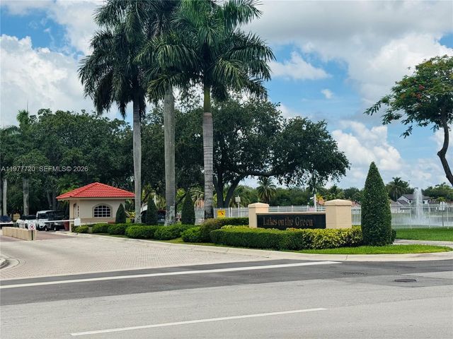 8826 NW 189th Ter, Hialeah, FL 33018