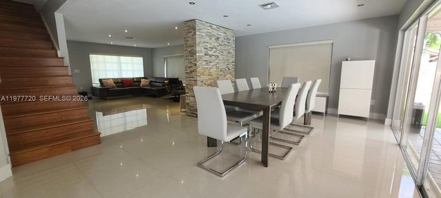 8826 NW 189th Ter, Hialeah, FL 33018