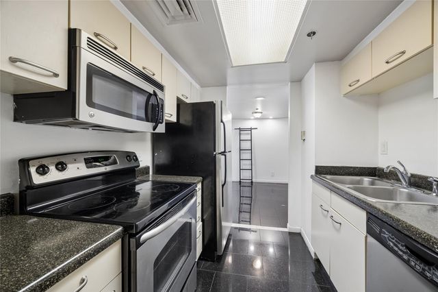 3525 Sage Road 713, Houston, TX 77056