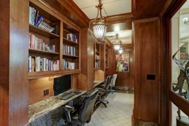 3525 Sage Road 713, Houston, TX 77056