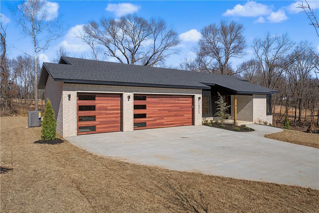 13212 Wallys Way, Gentry, AR 72734