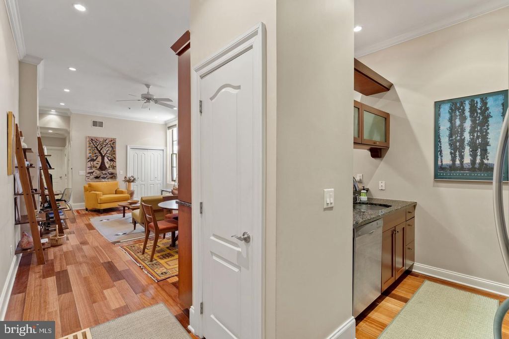 2049 WALNUT ST #1R, PHILADELPHIA, PA 19103 — photo 2