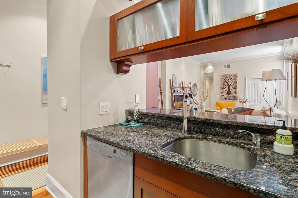 2049 WALNUT ST #1R, PHILADELPHIA, PA 19103 — photo 4