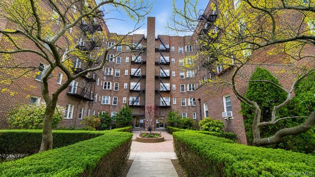 84-49 168th Street 2V, Jamaica Hills, NY 11432