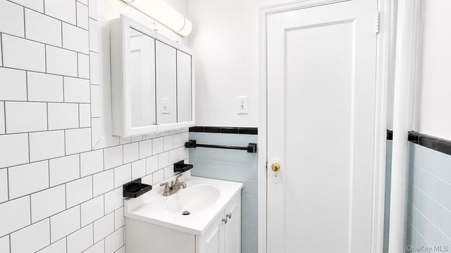 84-49 168th Street 2V, Jamaica Hills, NY 11432