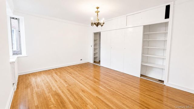 84-49 168th Street 2V, Jamaica Hills, NY 11432