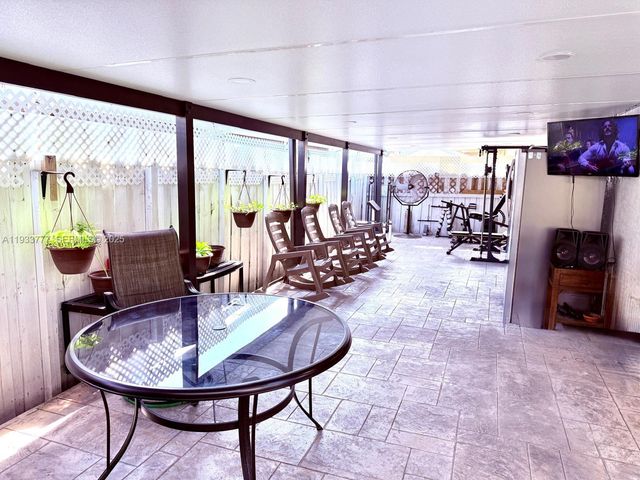 7185 W 30th Ln, Hialeah, FL 33018