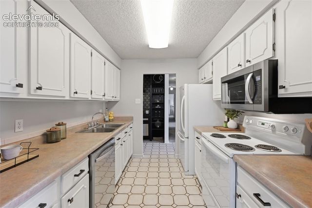 411 Lakewood Circle B614, Colorado Springs, CO 80910