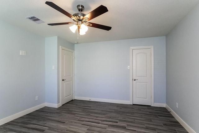 1140 Glenda Street, Pearland, TX 77581