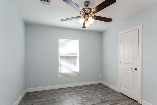 1140 Glenda Street, Pearland, TX 77581