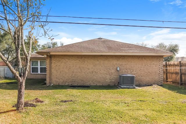 1140 Glenda Street, Pearland, TX 77581