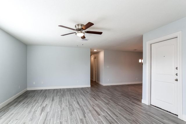 1140 Glenda Street, Pearland, TX 77581