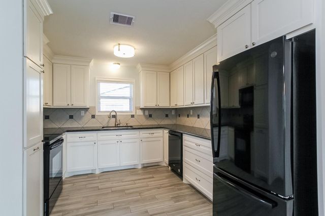 1140 Glenda Street, Pearland, TX 77581